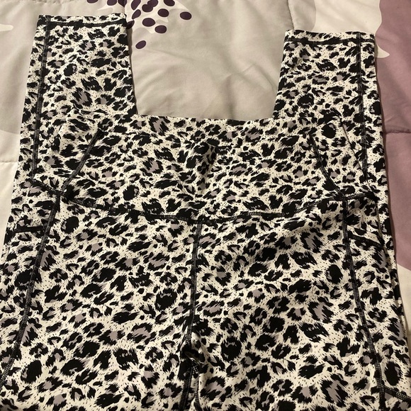 Zyia Snow Leopard Pocket Brilliant - Picture 4 of 5